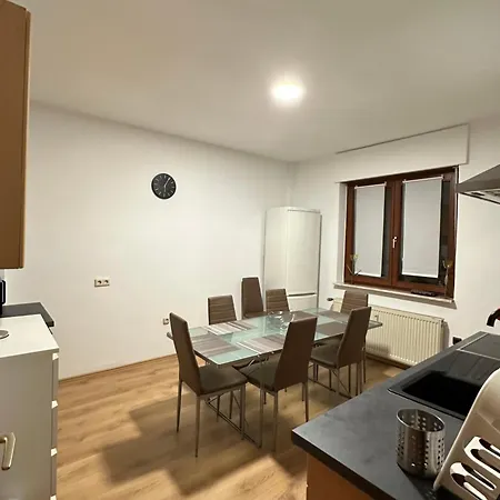 Feelhome,flughafen Nah,6-8 Pers,badewanne,zentral,terrasse,ground Floor Lägenhet